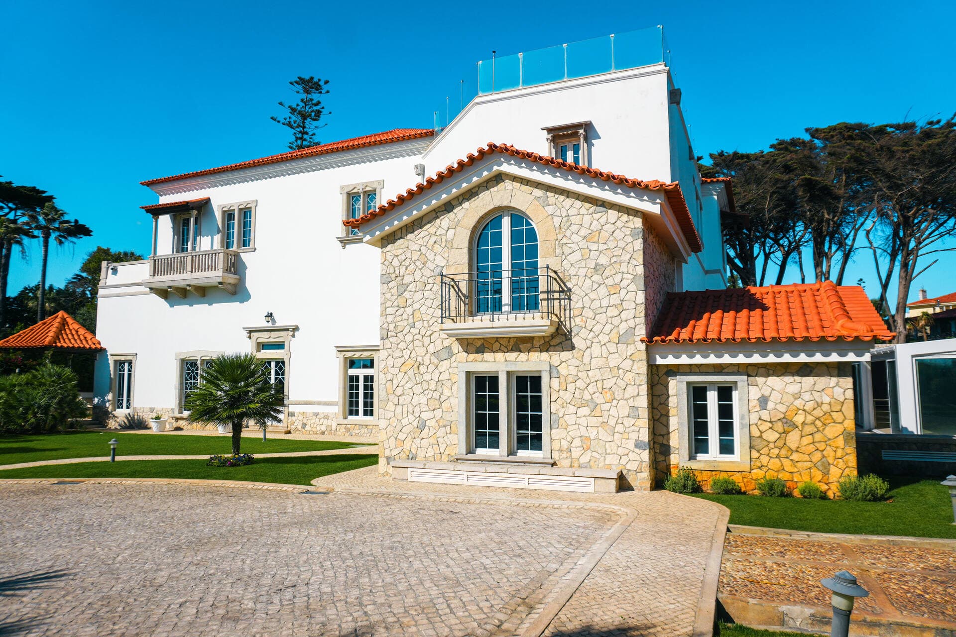 The Grand Estate, na Linha de Cascais — Linha de Cascais